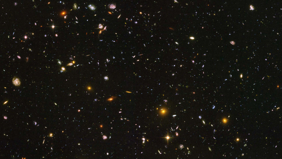 Galaxies depicted in Hubble Space Telescope Ultra Deep Field visible light image